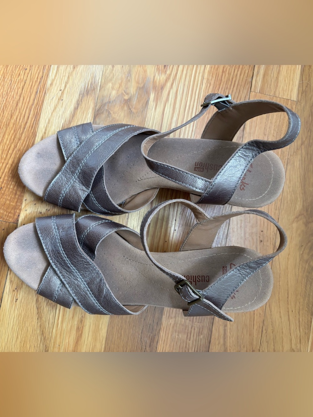 Clarks Cushion Soft Metallic Cork Wedge Sandals Women’s Size 9